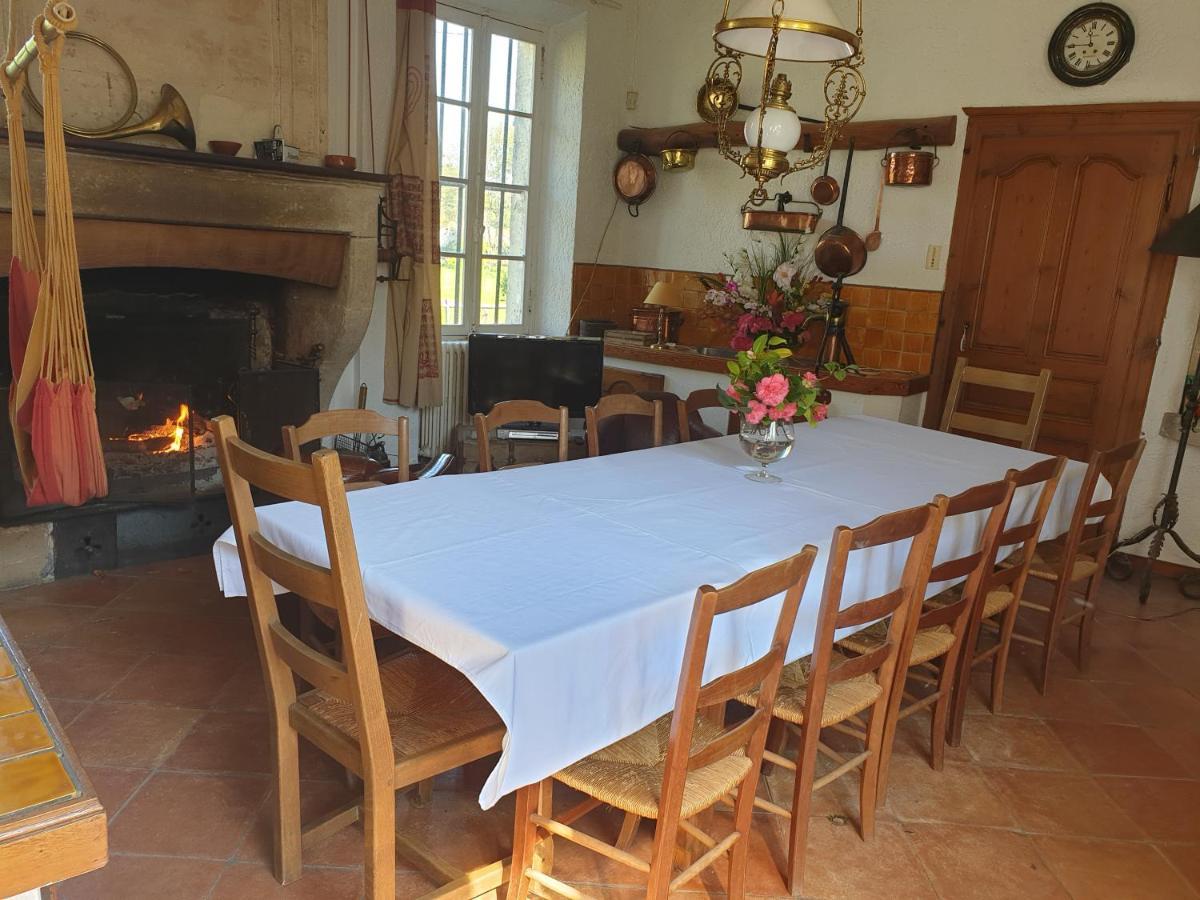Chateau Rosemont: Family Estate with Pool & Tennis in Médoc Labarde Exterior photo